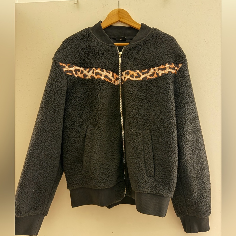 Like new Zyia Active Size XL Black/leopard Print Sherpa Bomber Jacket
